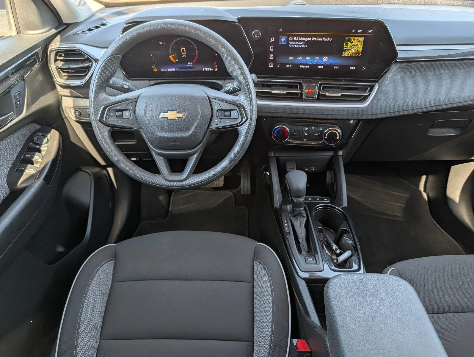 Used 2025 Summit White Chevrolet LT image 28