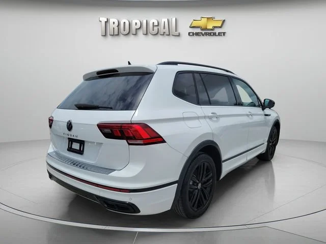 Used 2022  Volkswagen SE R-Line Black image 5