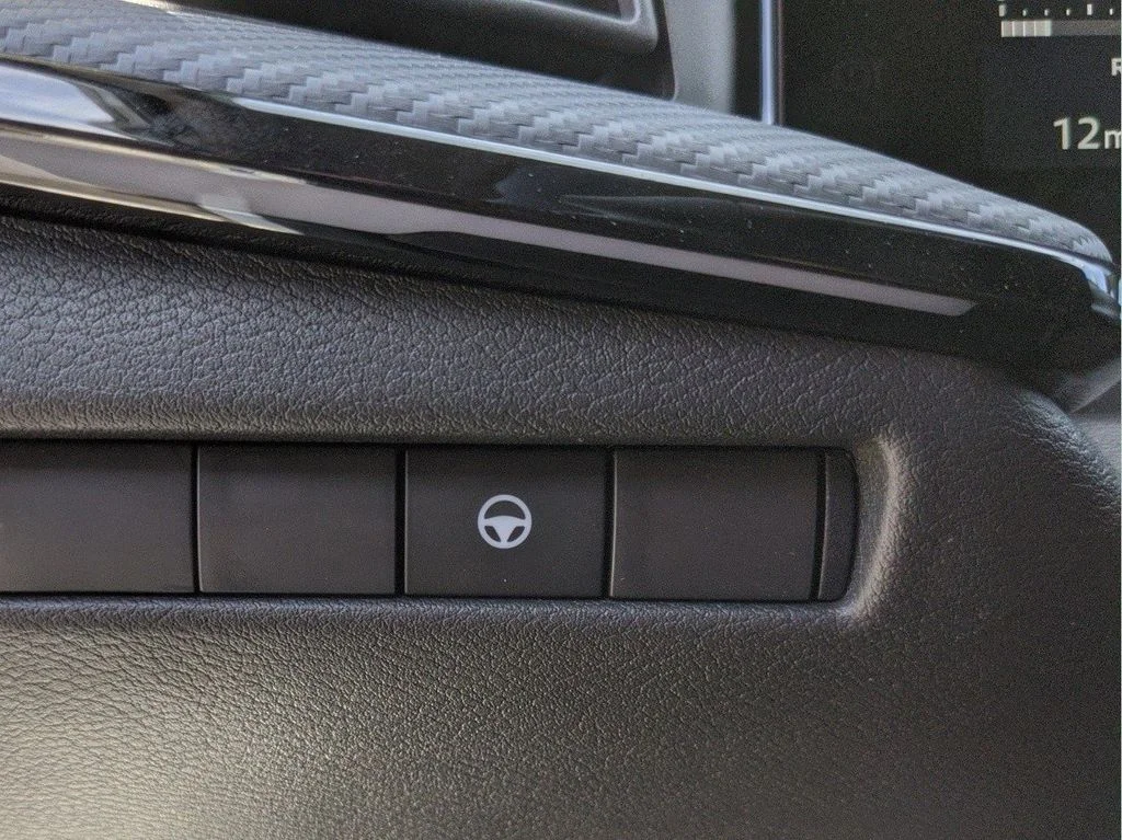 Used 2025 White Nissan SR image 30