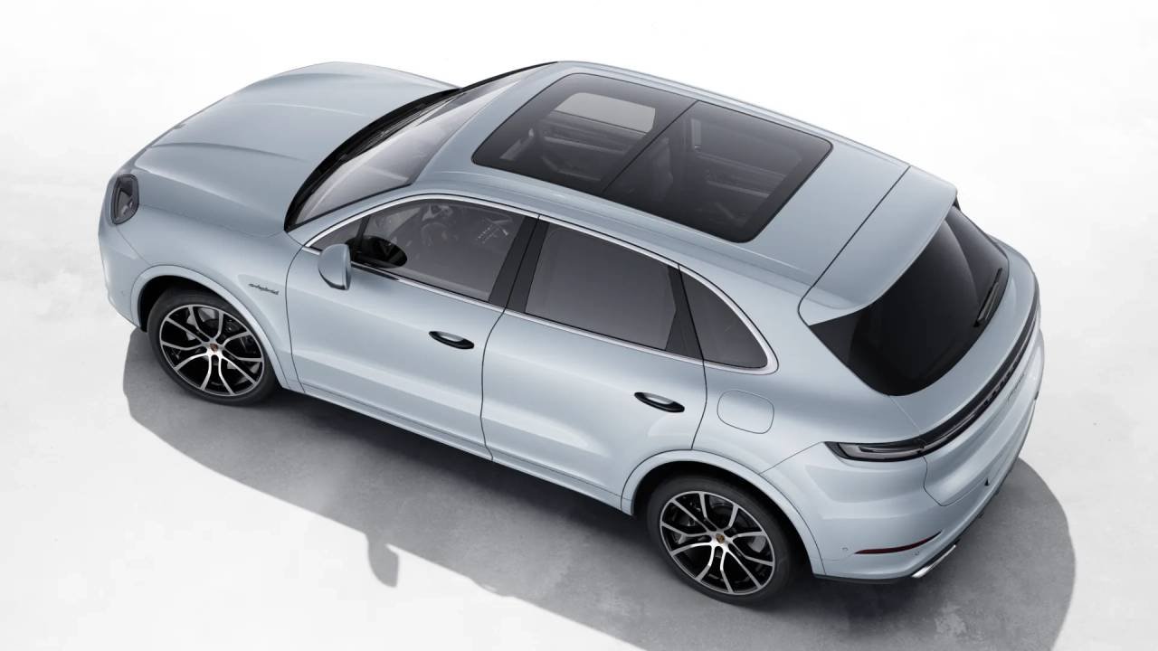 2026 Porsche Cayenne E-Hybrid photo 3