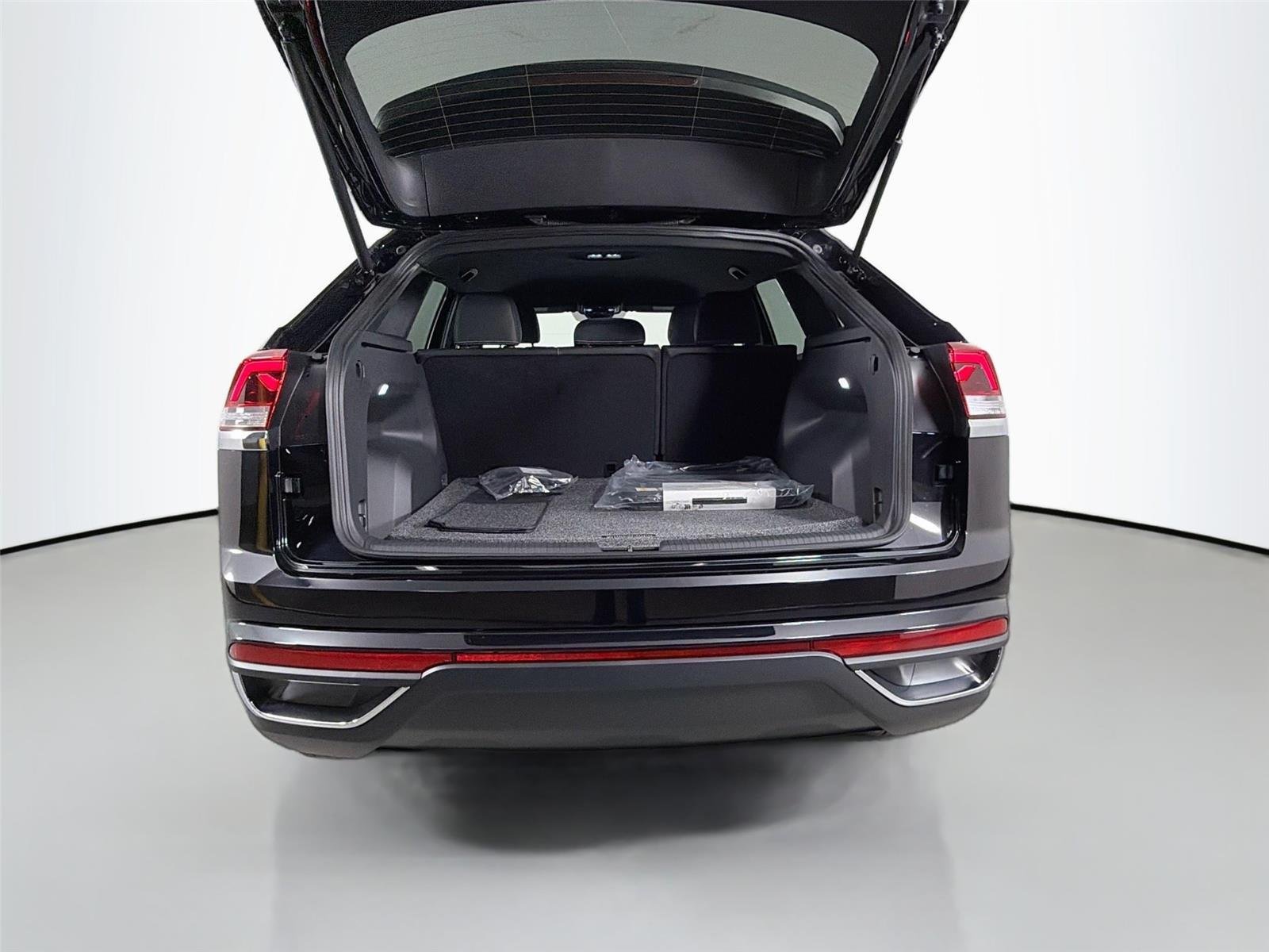 New 2026 Deep Black Pearl Volkswagen 2.0T SE image 23