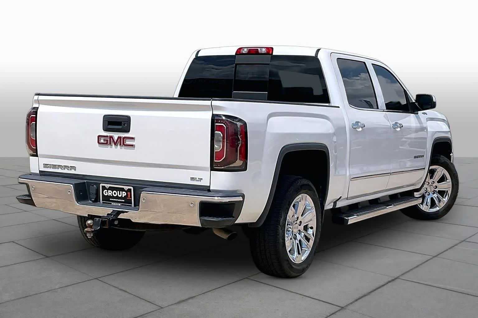Used 2018 White Frost Tricoat GMC SLT image 13