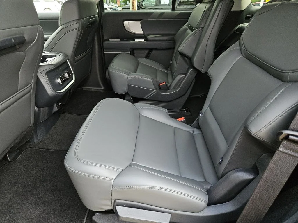New 2026 Agate Black Metallic Ford Active image 28
