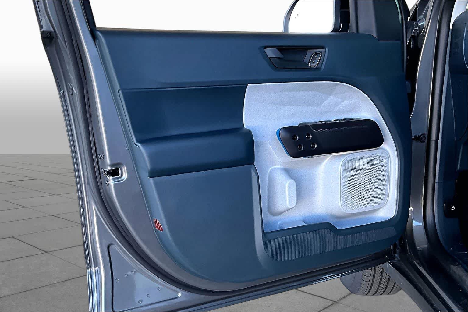 New 2026 Carbonized Gray Metallic Ford XLT image 10