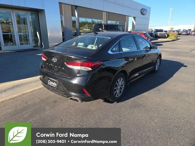 Used 2019 Black Hyundai SE image 7