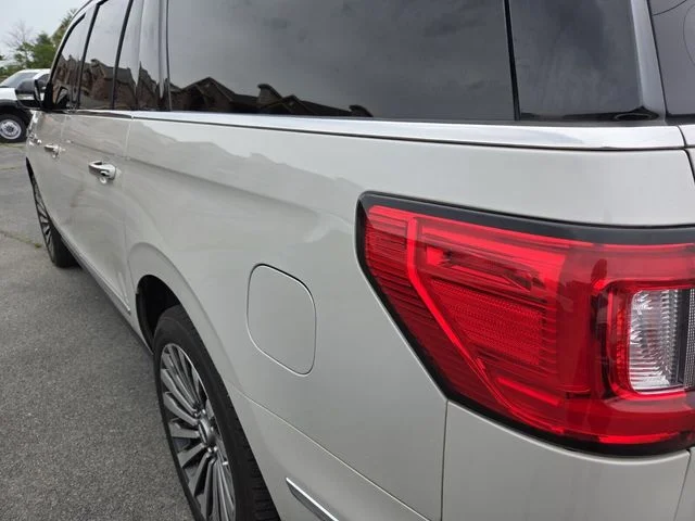 Used 2019 White Lincoln Reserve image 6