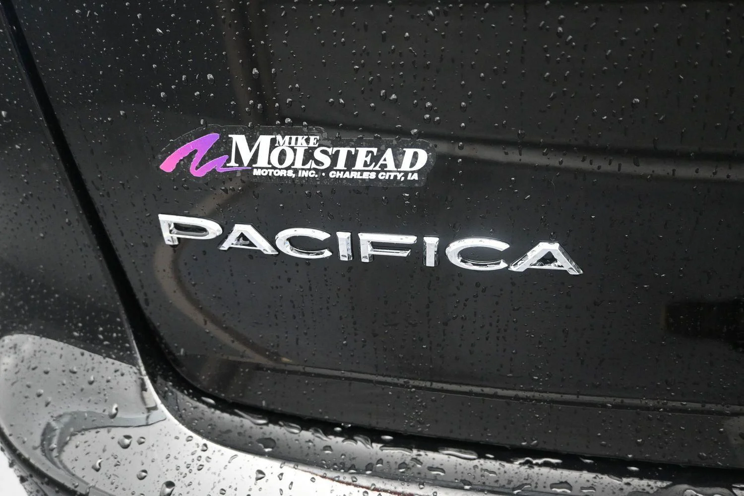 New 2027 Diamond Black Crystal Pearl-Coat Exterior Paint Chrysler Limited image 16