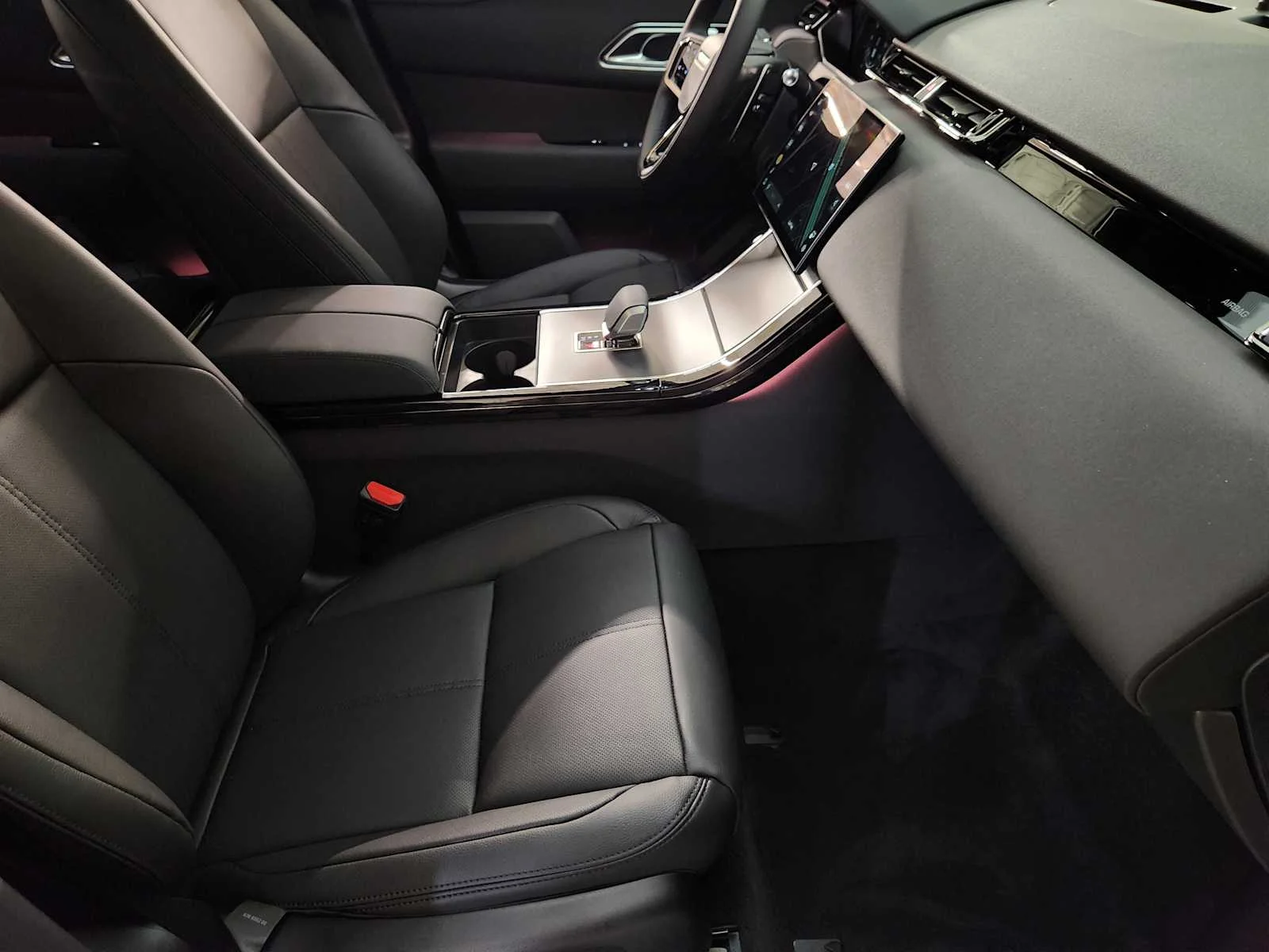 New 2026 Santorini Black Metallic Land Rover S image 4