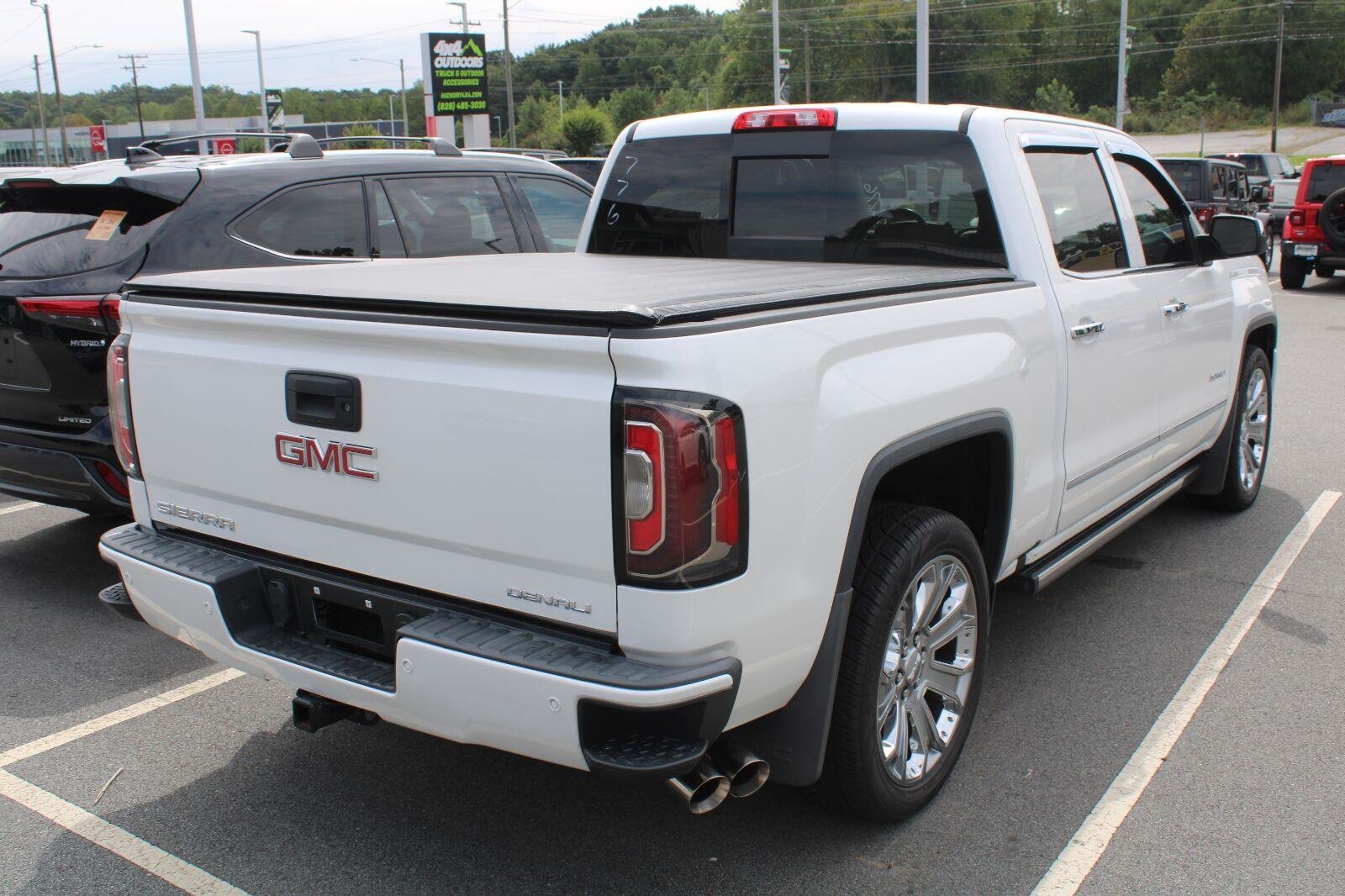Used 2017 White Frost Tricoat GMC Denali image 6