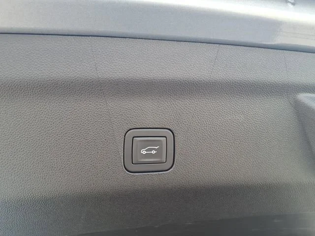 Used 2025 Sterling Metallic GMC Denali image 8