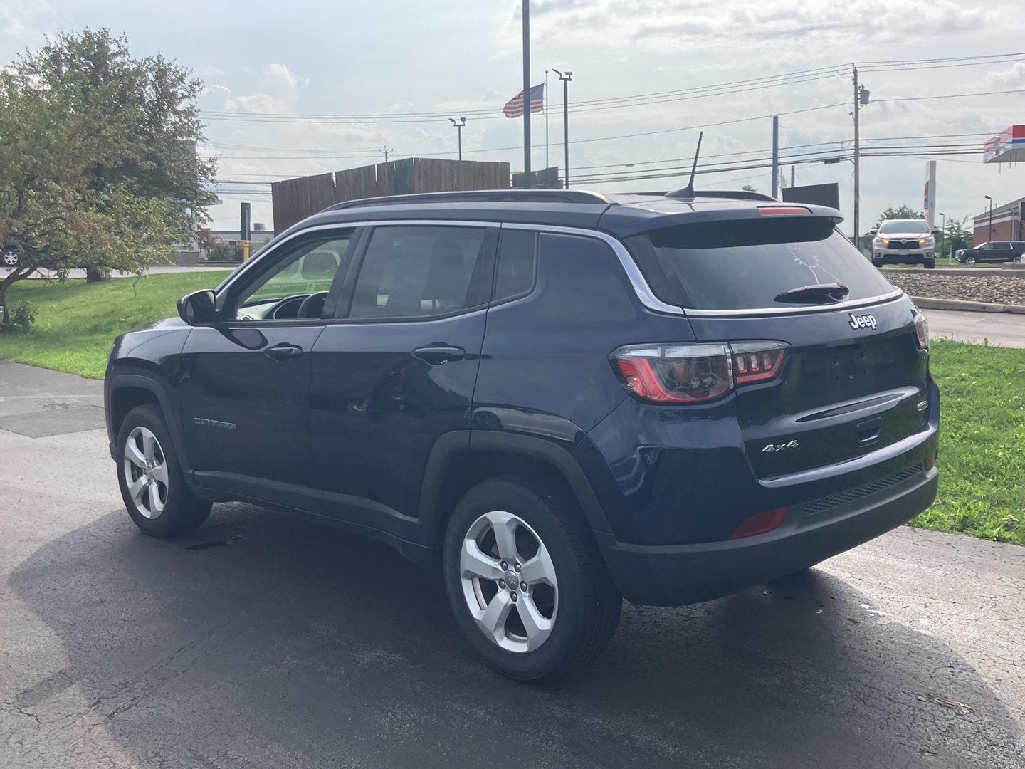 Used 2021 Jazz Blue Pearlcoat Jeep Latitude image 5