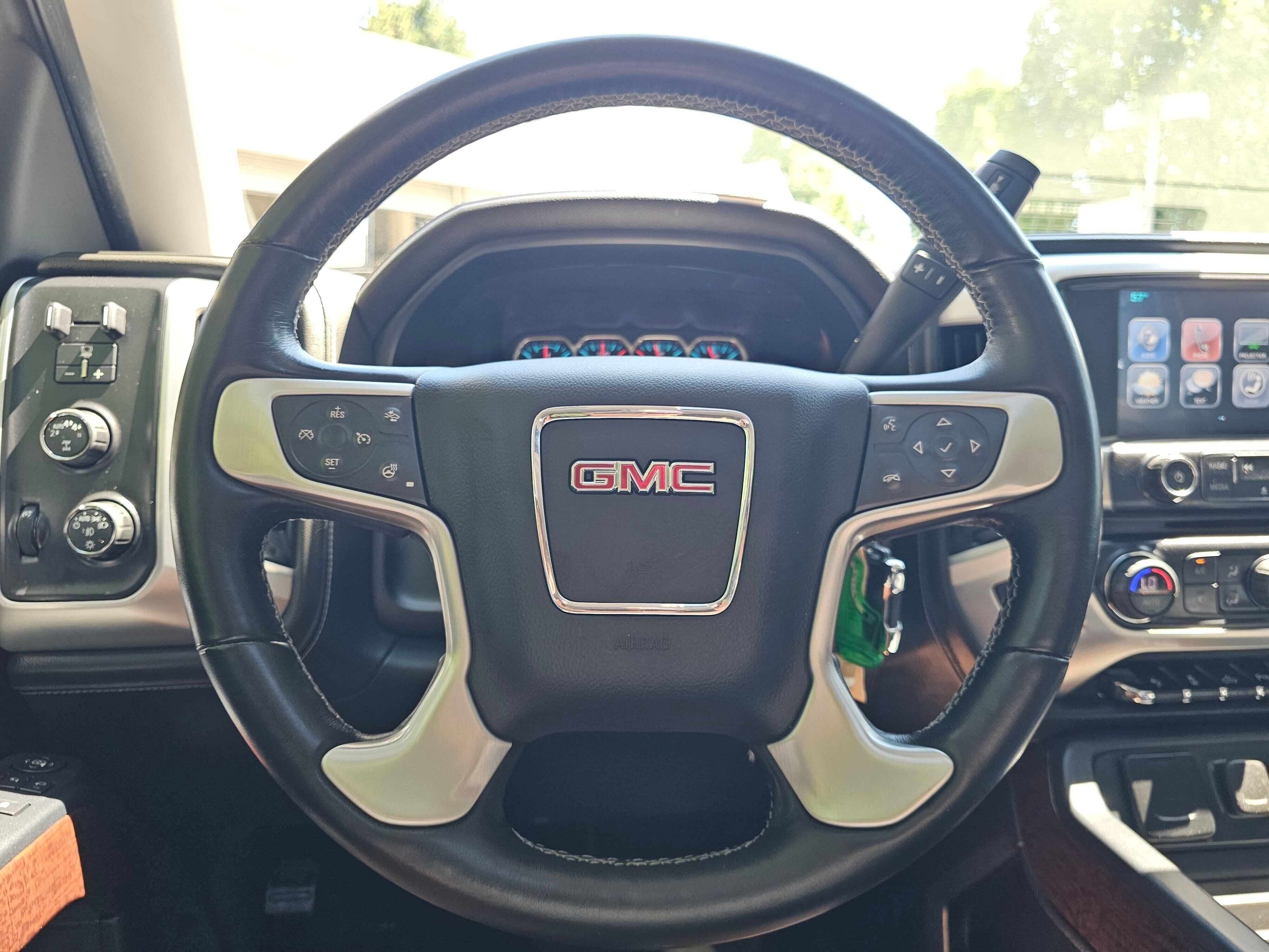 Used 2017 White Frost Tricoat GMC SLT image 27