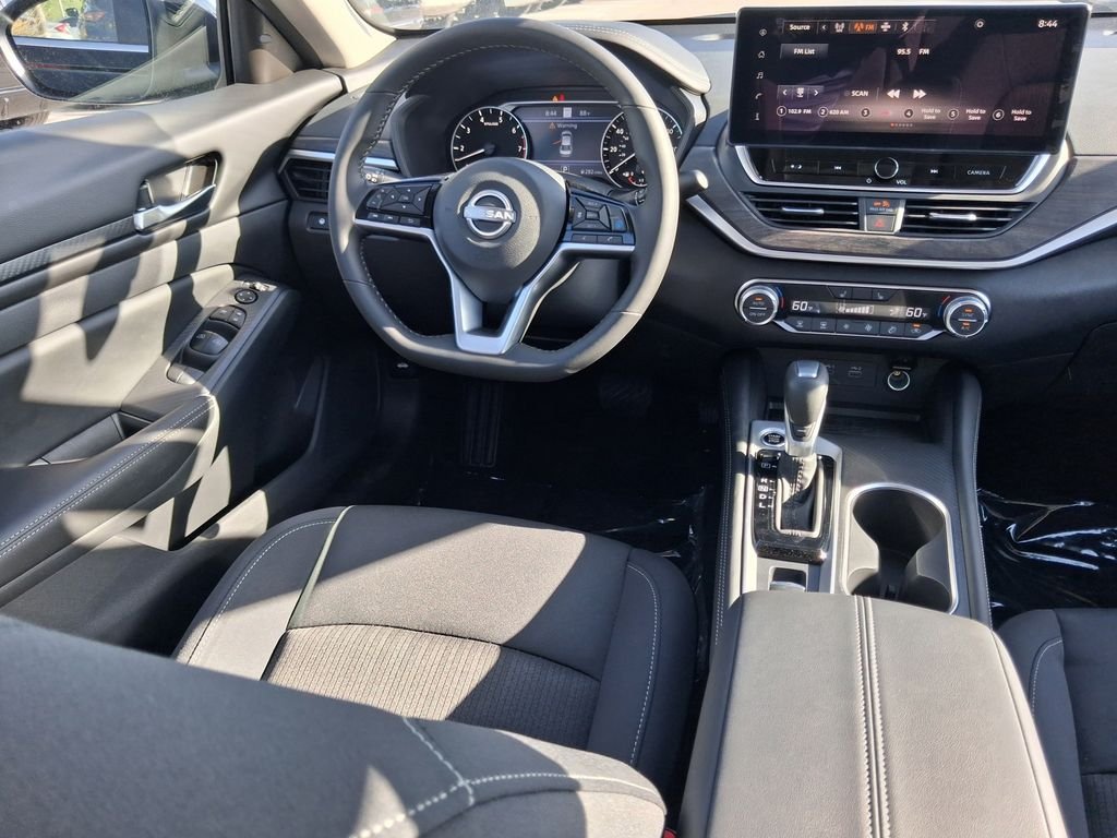 2025 Nissan Altima SV - Photo 13
