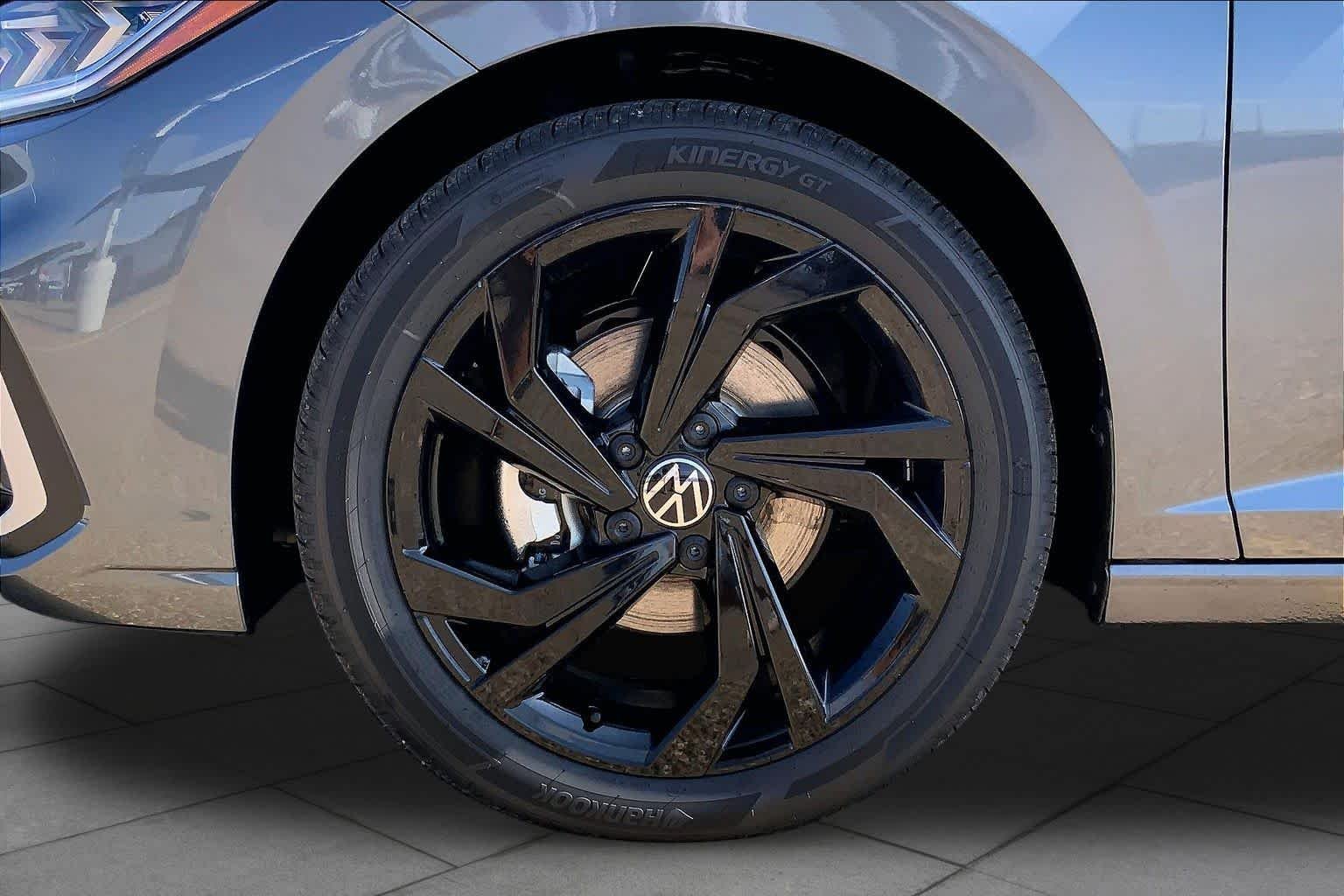 New 2026 Platinum Gray Metallic Volkswagen SE image 12