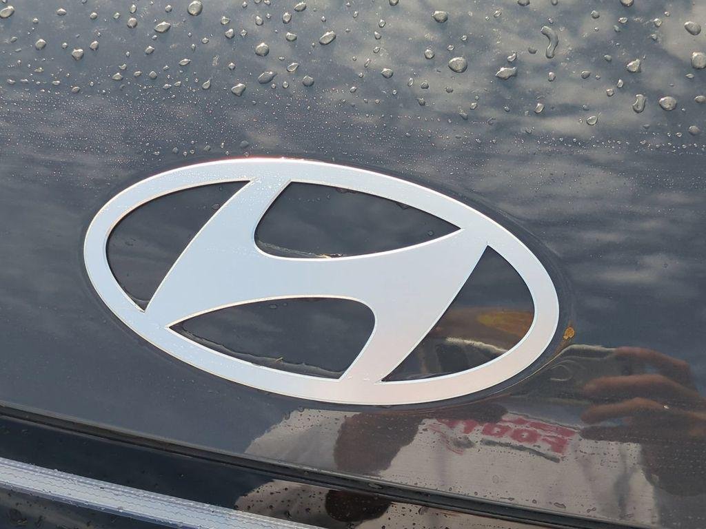 New 2027 Gray Hyundai SE FWD image 13