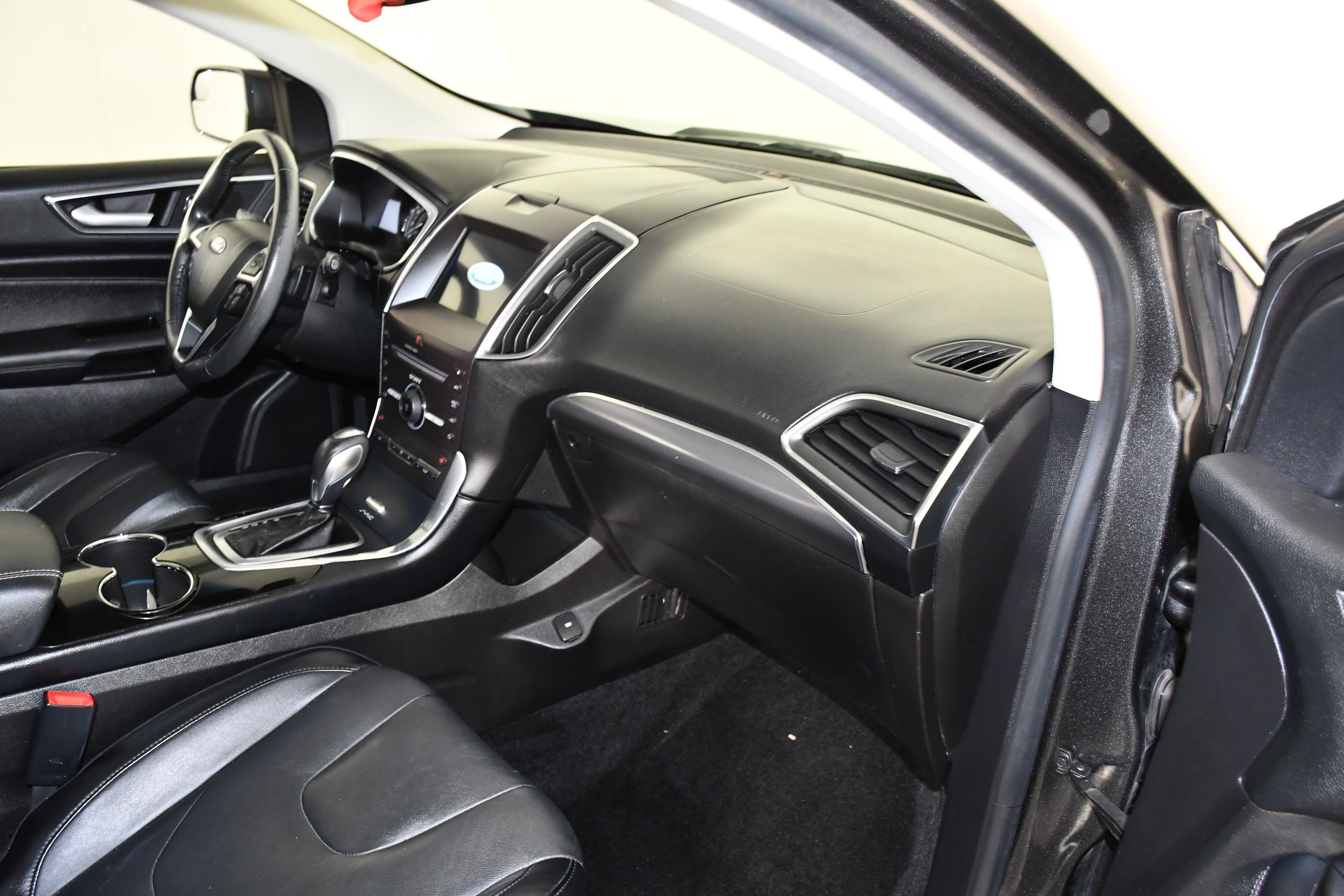 Used 2016 Magnetic Ford Titanium image 41