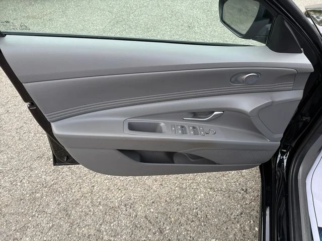 Used 2023 Phantom Black Hyundai SEL image 24