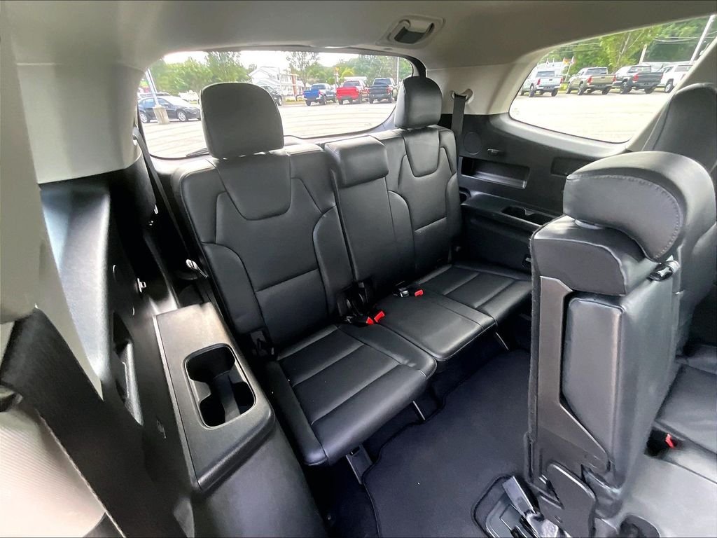 Used 2020 Black Kia S image 17