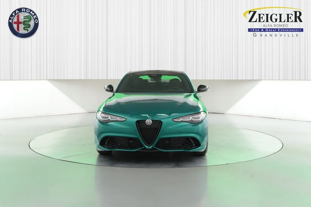 New 2025 Verde (Green) Fangio MetallicExterior Paint Alfa Romeo Veloce image 2