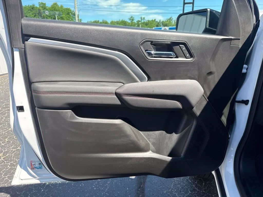 Used 2023 Summit White Chevrolet Z71 image 14