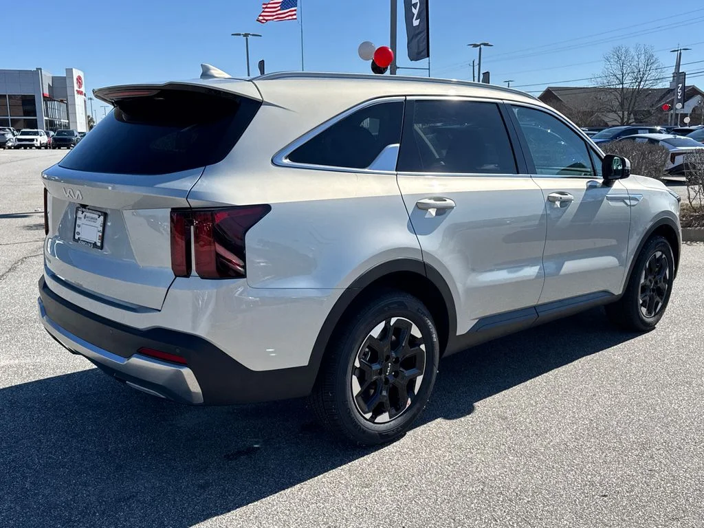 New 2026 Ivory Silver Kia S image 3