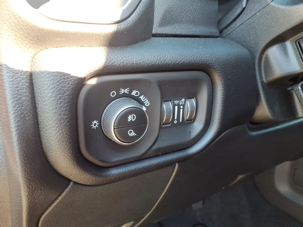 New 2026 Molten Red Pearl-Coat Exterior Paint RAM Laramie image 17