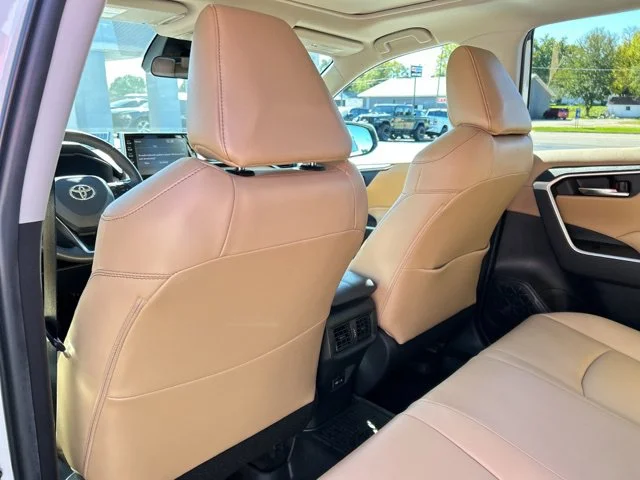 Used 2022 White Toyota XLE Premium image 20