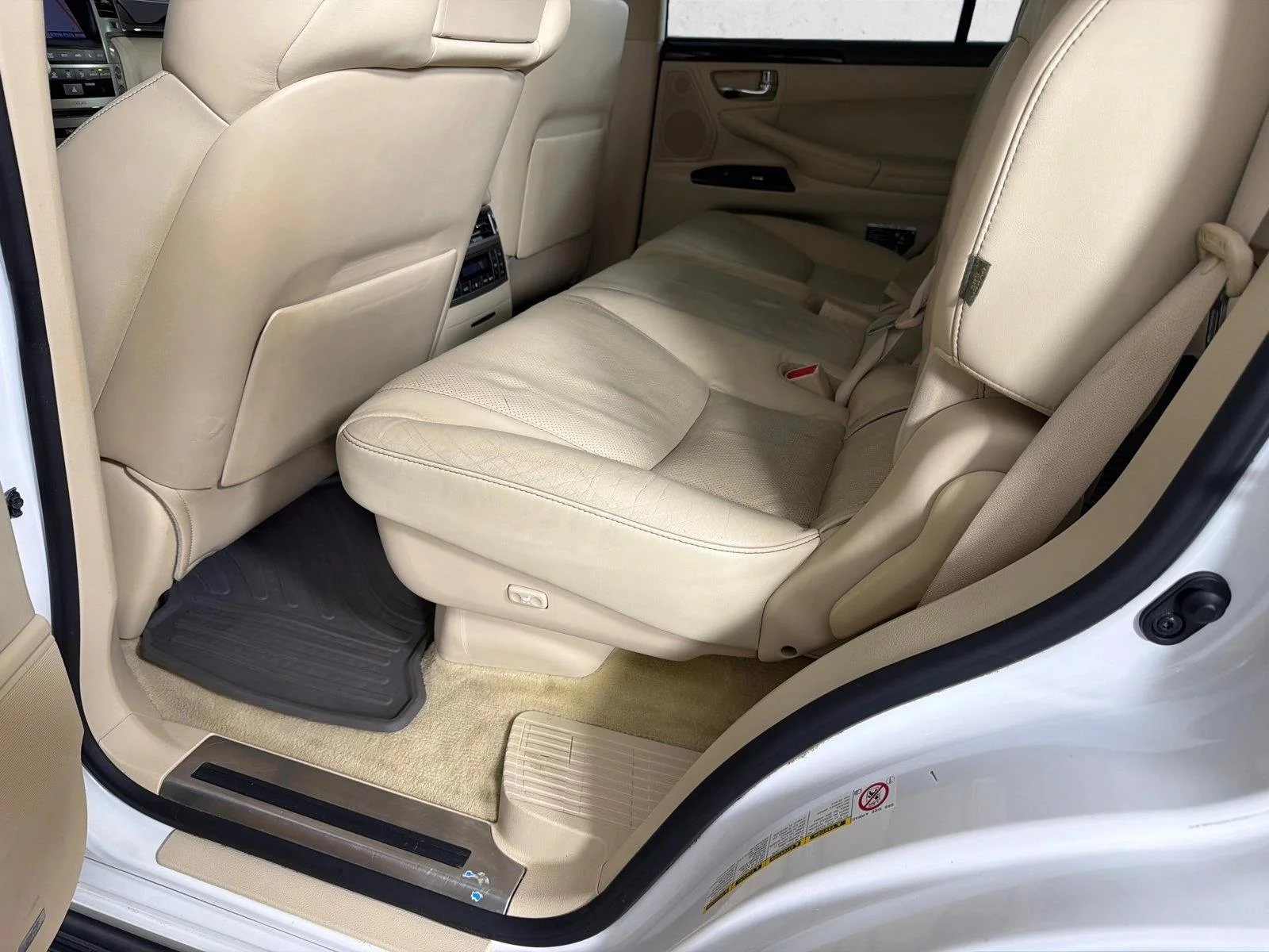 Used 2013 Starfire Pearl Lexus  image 23