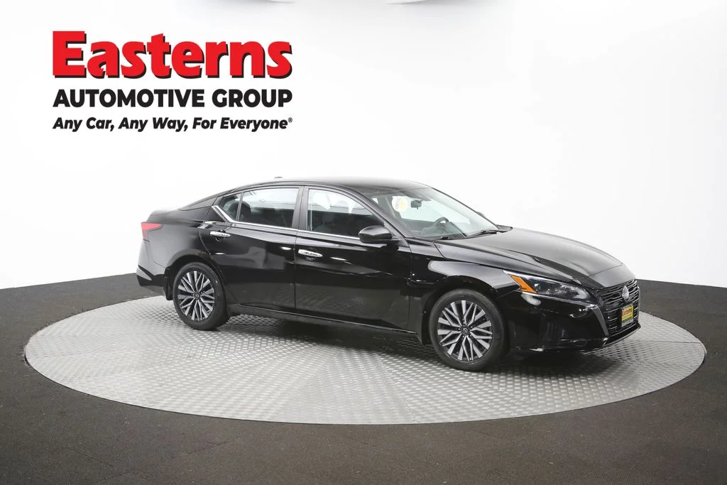 Used 2023 Black Nissan 2.5 SV image 47