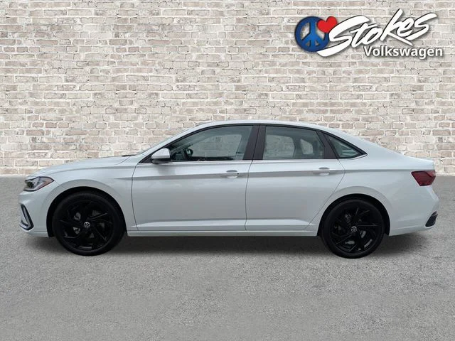 Used 2025 White Volkswagen 1.5T SE image 6
