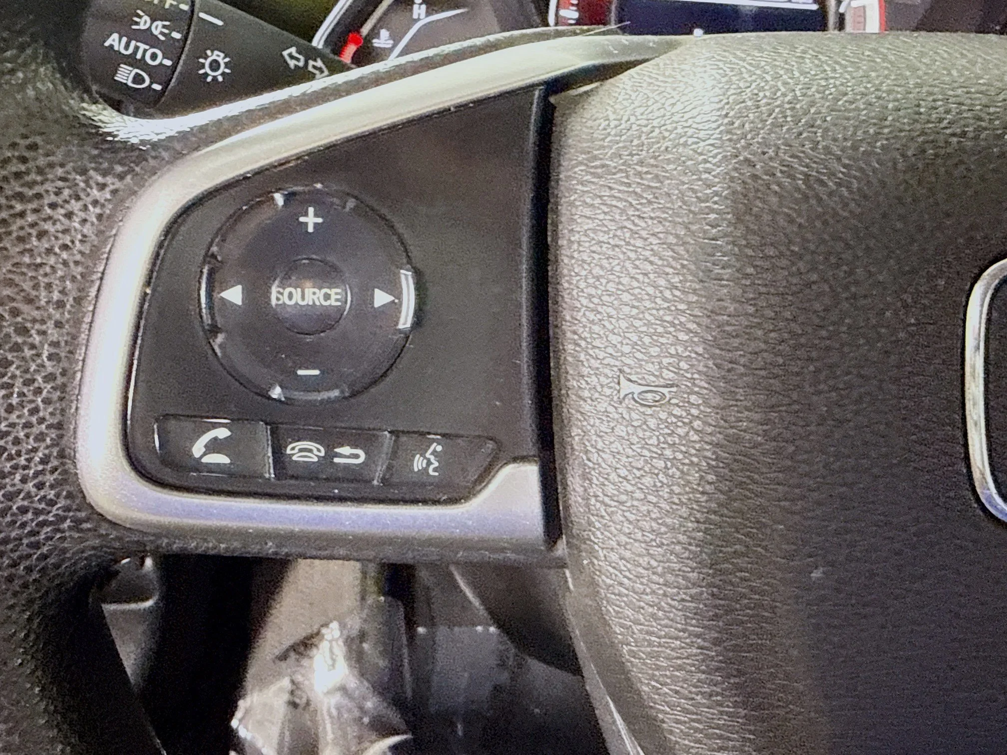 Used 2018 Modern Steel Metallic Honda LX image 10