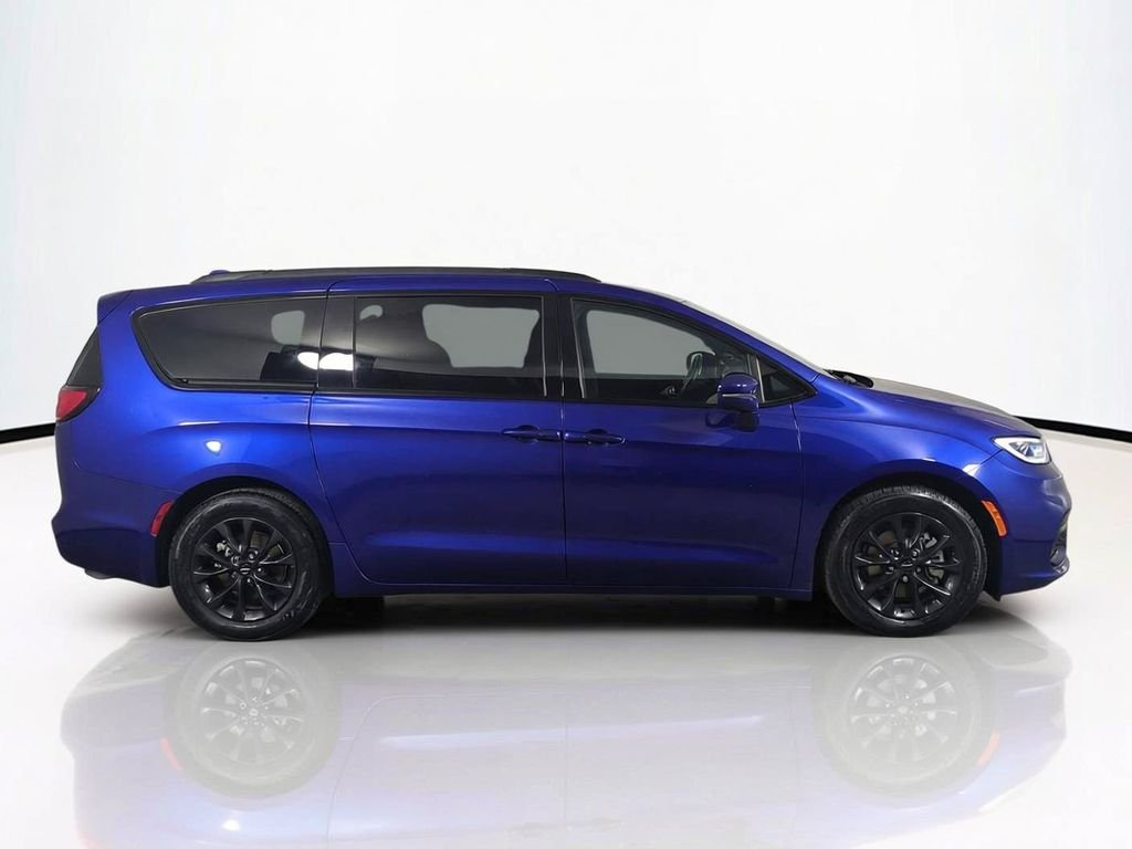 Used 2021 Blue Chrysler Touring L image 4