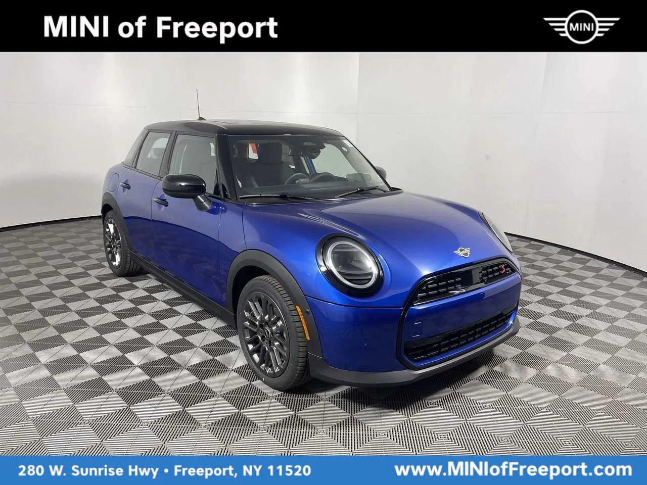 2025 MINI Hardtop Cooper S Signature's photo