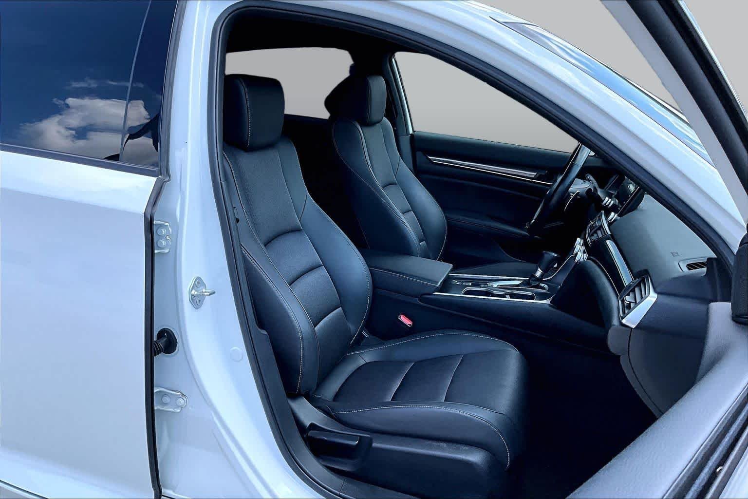 Used 2022 Platinum White Pearl Honda Sport image 8