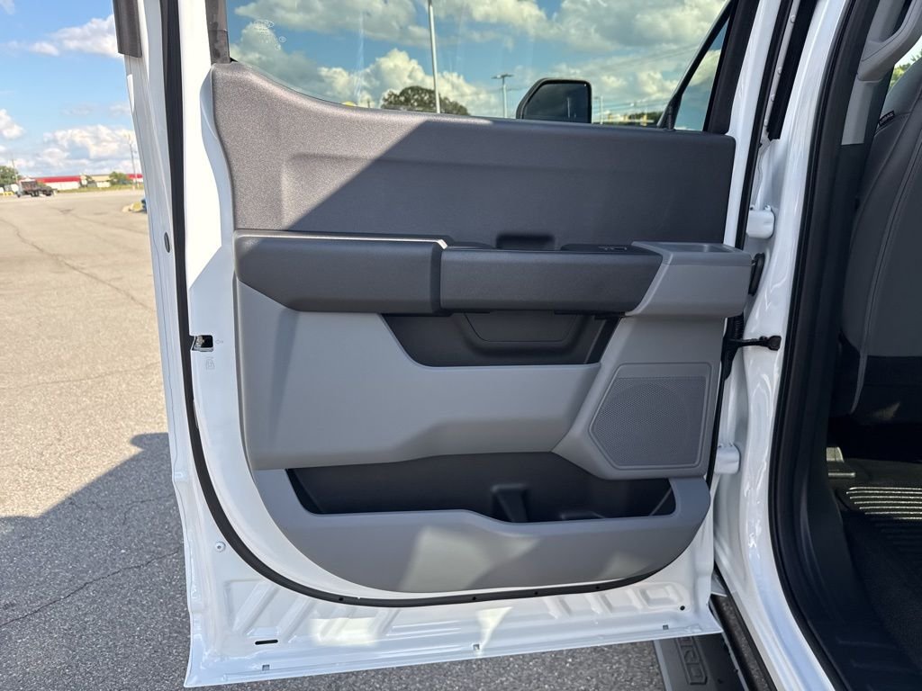 2026 Ford F-350 Super Duty Chassis Cab XL - Photo 15
