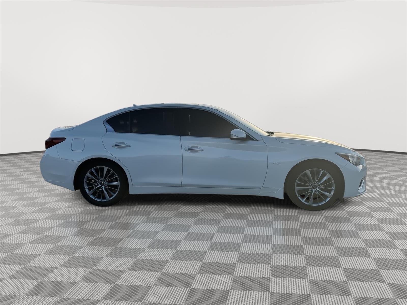 Used 2019 Majestic White INFINITI 3.0t LUXE image 8