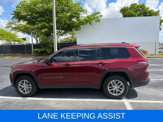 Used 2023 Red Jeep Laredo image 4
