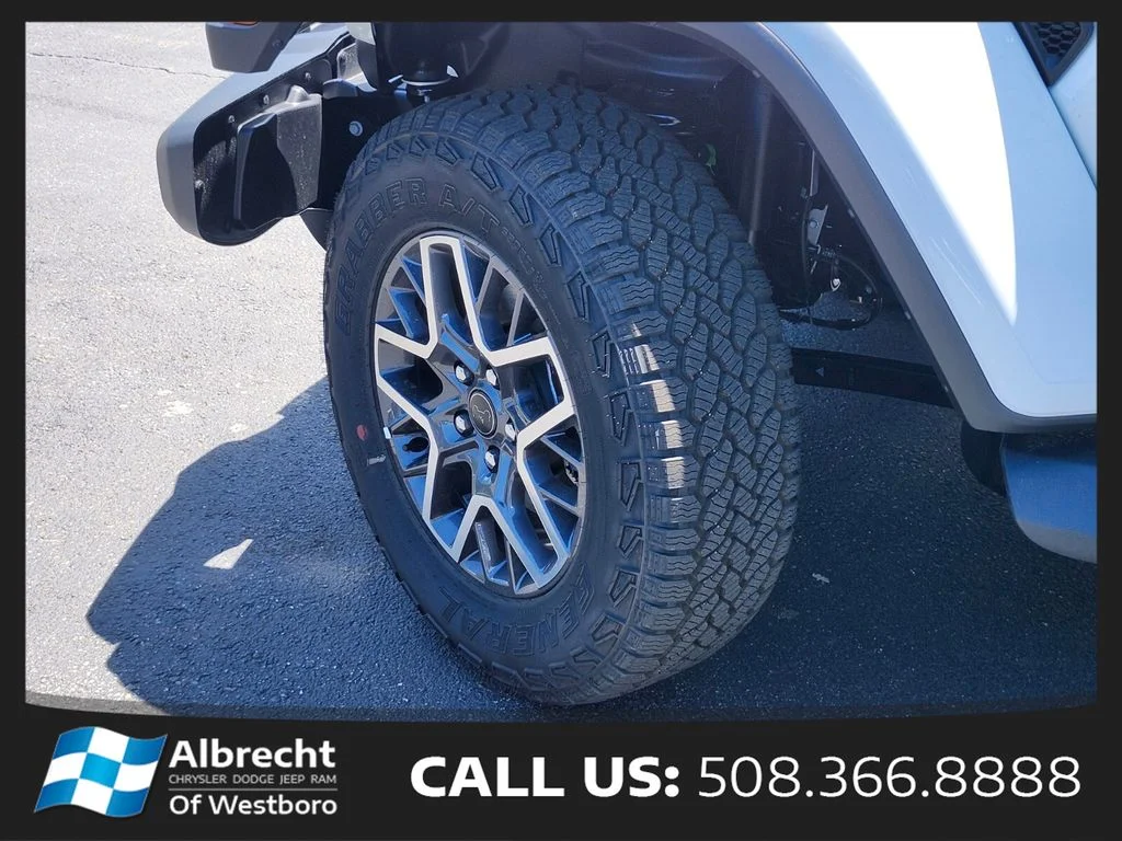 New 2026 Bright White Clear-Coat Exterior Paint Jeep Sahara image 31