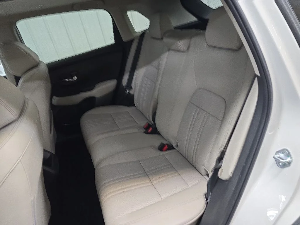 Used 2024 White Honda EX-L image 32