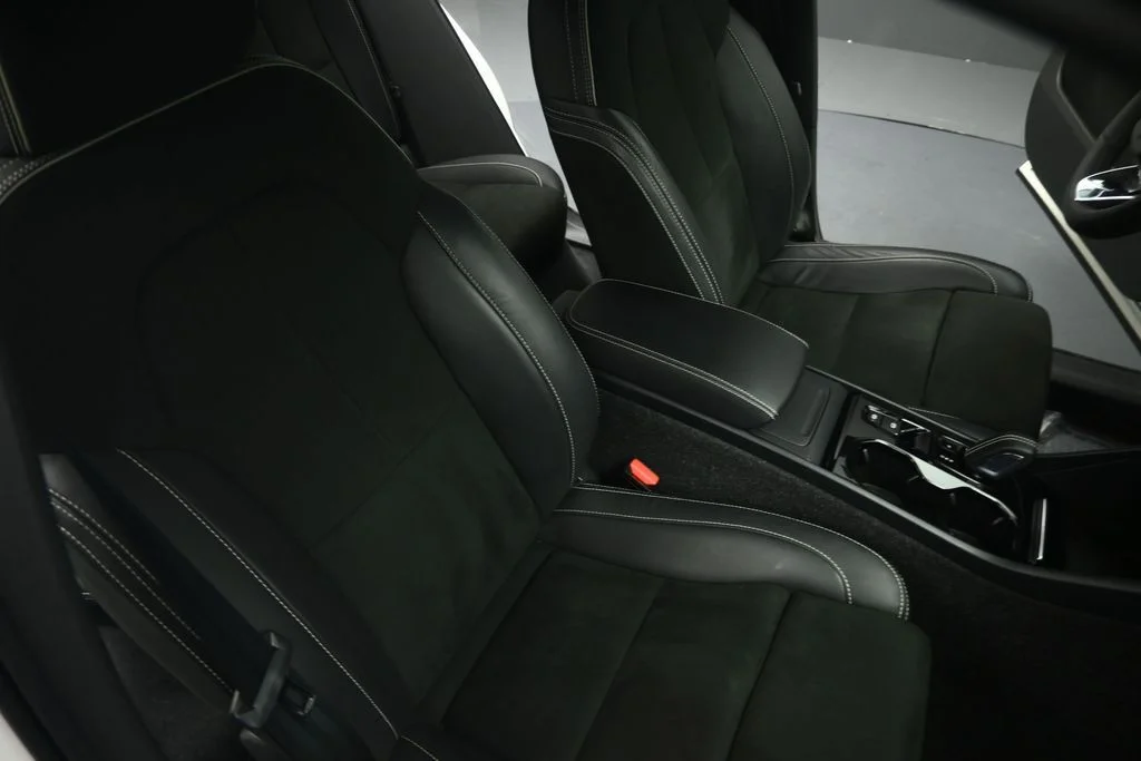 Used 2022 White Volvo R-Design image 55