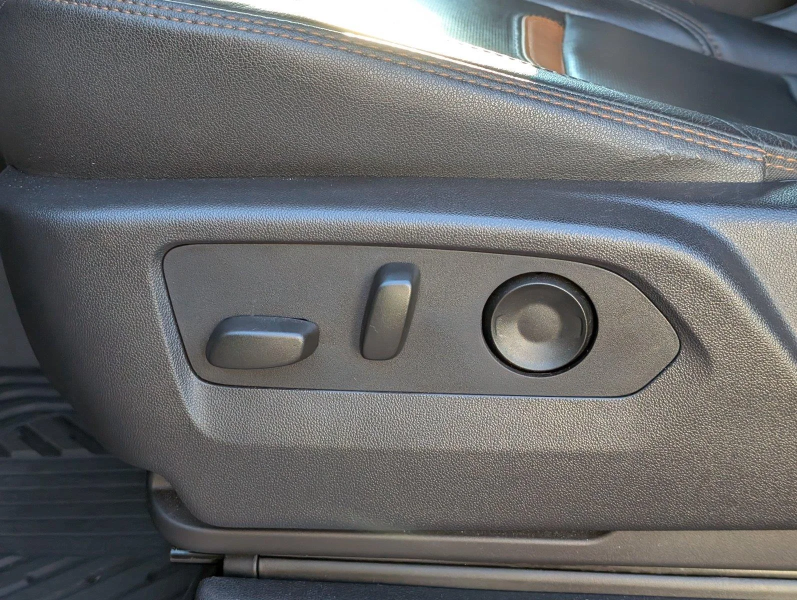 Used 2024 Summit White GMC AT4 image 16