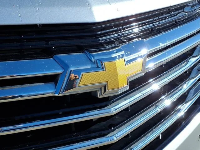 Used 2022 Silver Ice Metallic Chevrolet Premier image 22