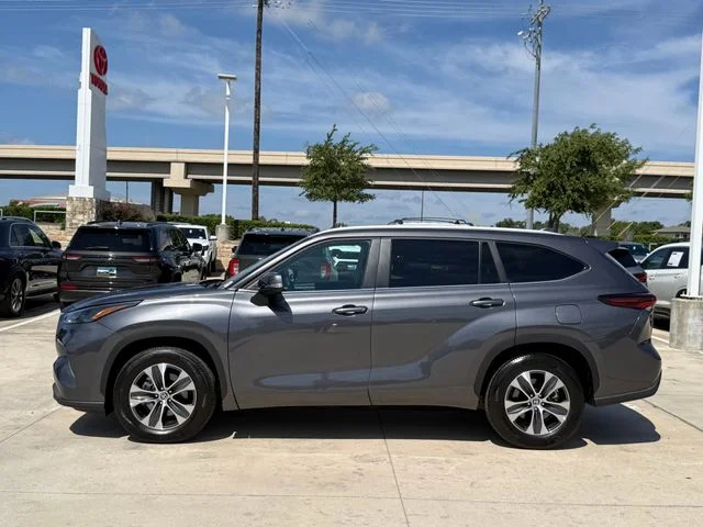 Used 2025 Gray Toyota XLE image 7
