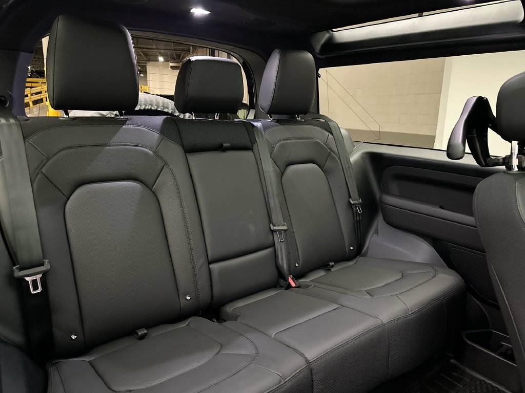 New 2026 Santorini Black Land Rover V8 image 7