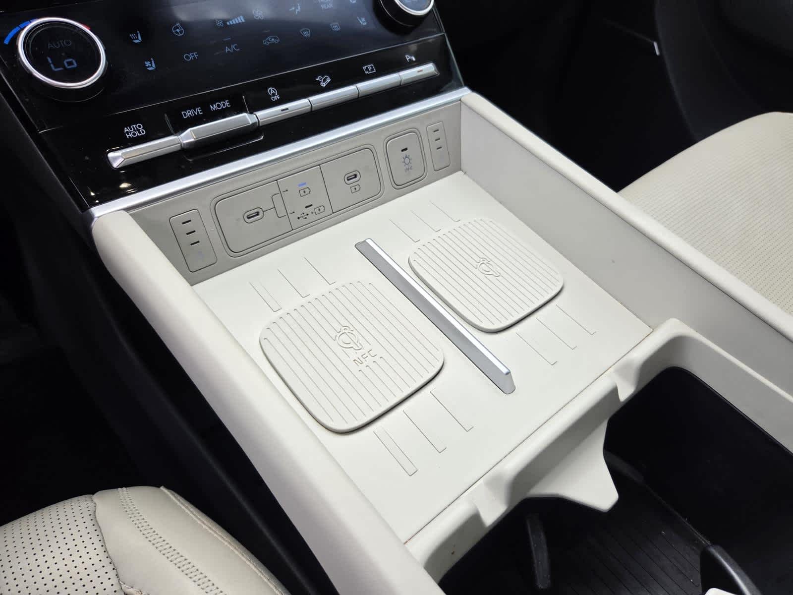 Used 2024 Serenity White Hyundai Calligraphy image 24