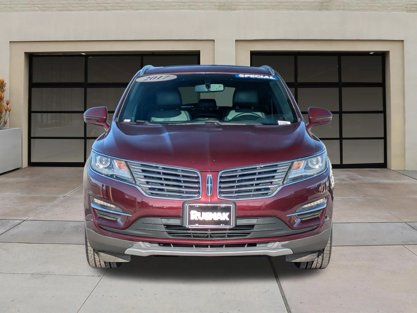 Used 2017 Red Lincoln Select image 6