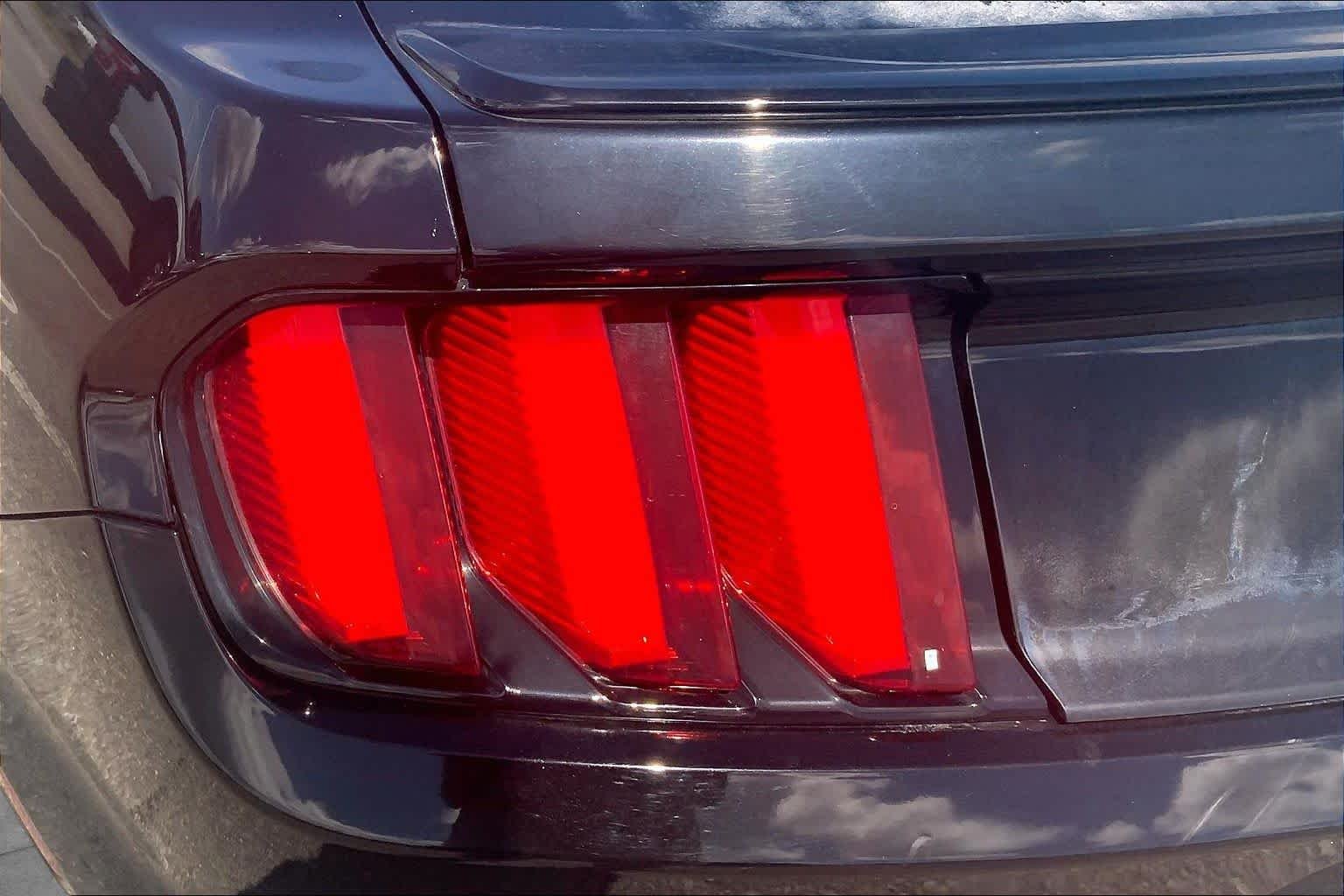 Used 2015 Black Ford V6 image 28