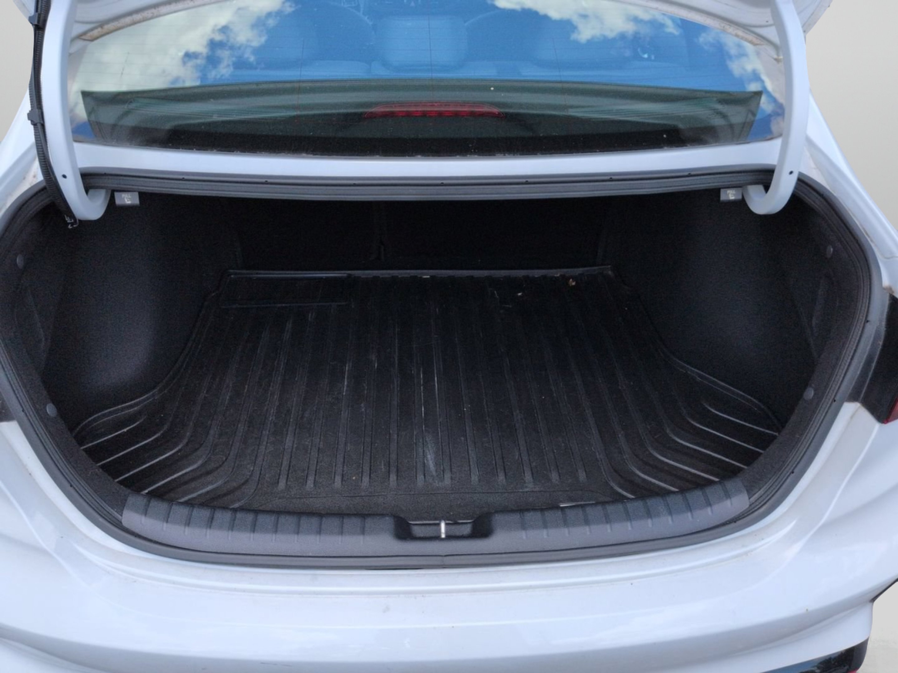 Certified Used 2024 Snow White Pearl Kia GT image 10