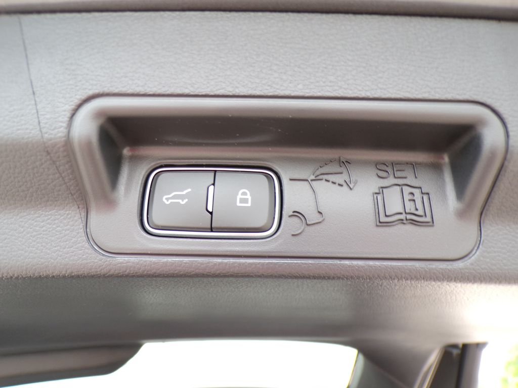 New 2026 Carbonized Gray Metallic Ford Tremor® image 11