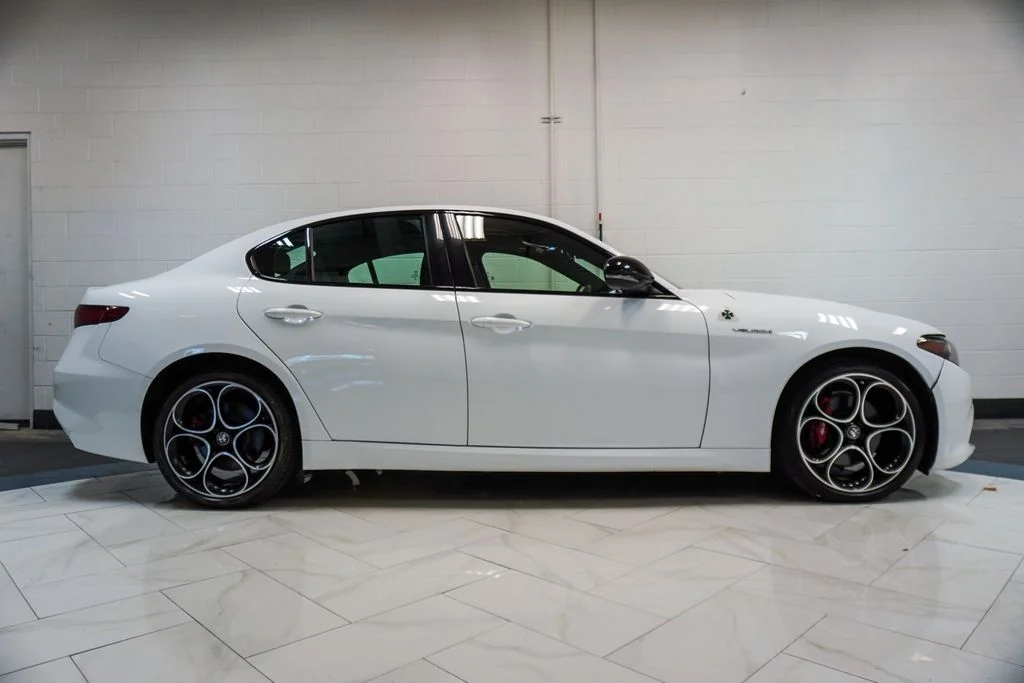 Used 2022 White Alfa Romeo Veloce image 39